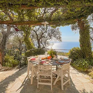 https://luliveto-di-santa-con-piscina.hotelitalianriviera.com