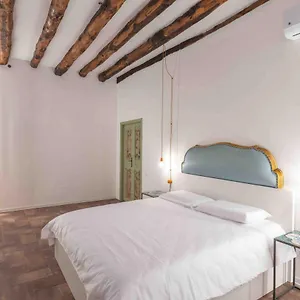 https://calderai-82-suites-1-e-2.palermohotels.org